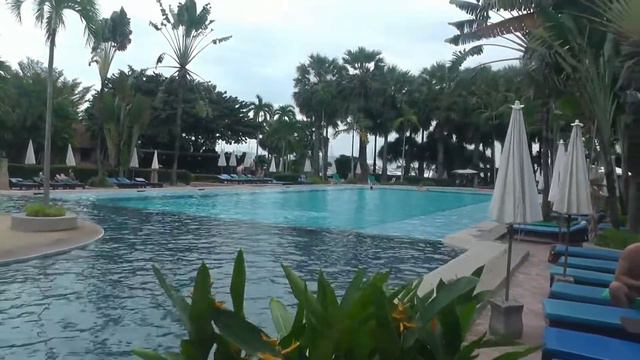 Территория  отеля  Botany Beach Resort Ботани Бич Резорт  Паттайя