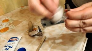 Заедает дверная ручка межкомнатной двери как починить ручку ?