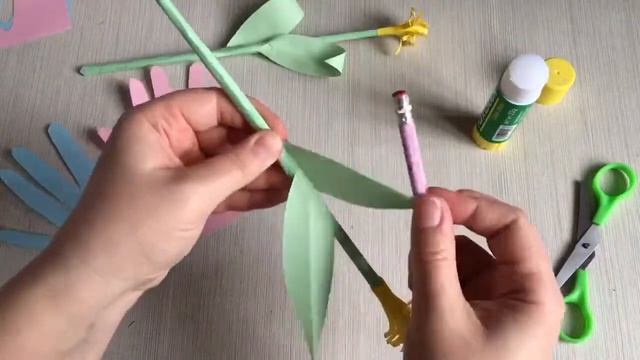 Цветочки из ладошек маме на 8 марта! смотреть онлайн