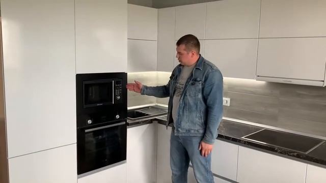 Кухня с профилем GOLA