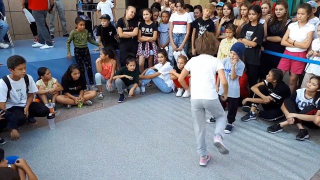 28.08.2018 battle. bboy Maximus vs bgirl Supergirl Untitles crew смотреть онлайн