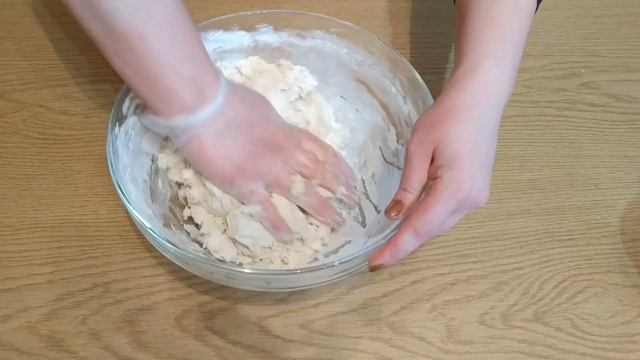 НЕ ЛИПНЕТ К РУКАМ! Заварное тесто НА КИПЯТКЕ(на воде) для пельменей, вареников, чебуреков и мантов смотреть онлайн
