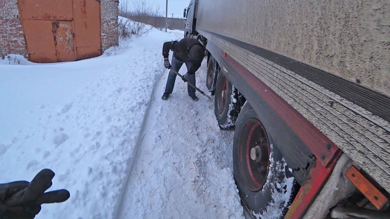 Вольво Спасает Мерса / Зимние рейсы смотреть онлайн