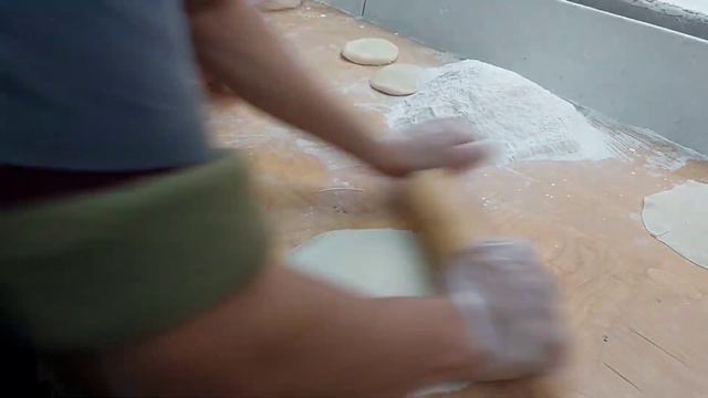 ТАНДЫР КОСЛУШКА САМСА продает по 1000 штук в день | УЛИЧНАЯ ЕДА УЗБЕКИСТАН смотреть онлайн