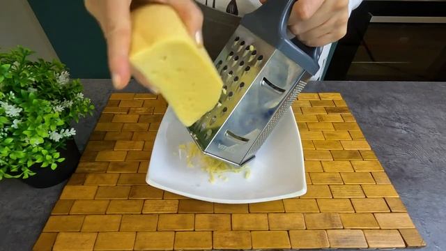 Жареные пирожки с картошкой и сыром. Вкусное и пышное дрожжевое тесто. смотреть онлайн