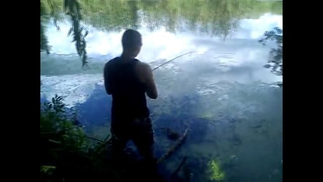 Catching catfish on river / Крупный сом на маленькой реке НЕОЖИДАННЫЙ УЛОВ смотреть онлайн