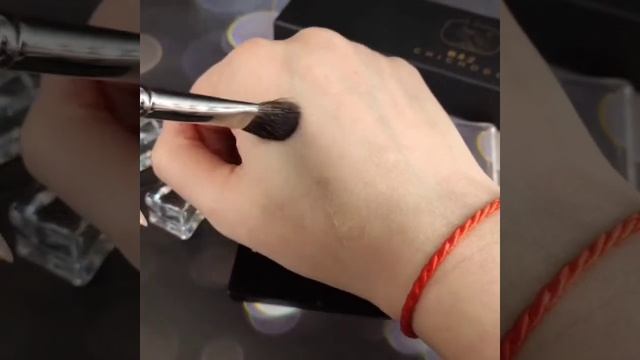 Скошенная кисть для макияжа глаз от CHICHODO смотреть онлайн