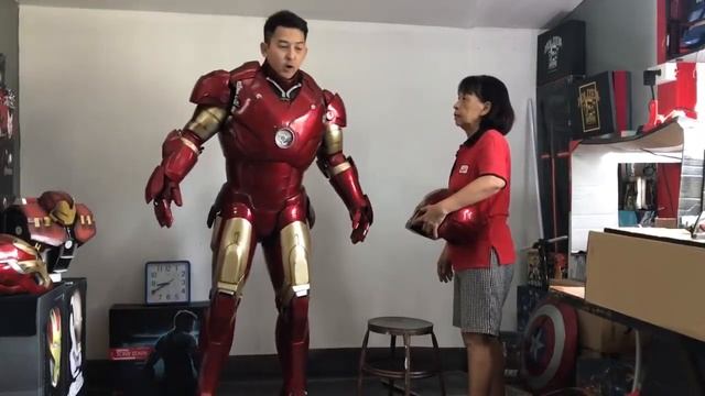 Самодельний костюм железного человека смотреть онлайн