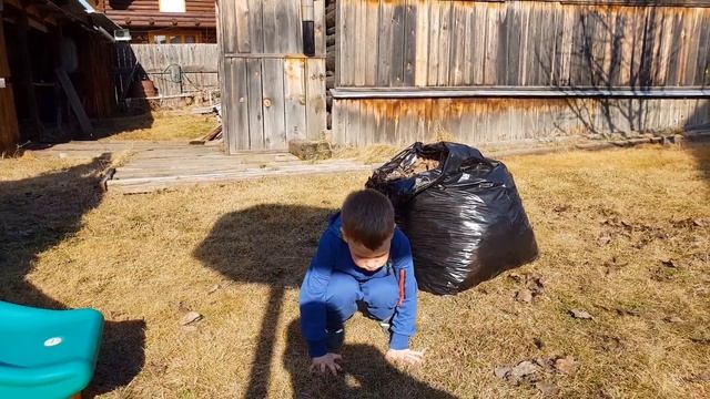 Детский ВЛОГ | Дима и Маша играют на даче Родители добывают воду смотреть онлайн