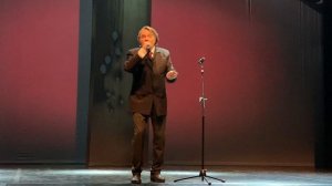 «От Москвы до Бреста нет такого места...», исполняет актёр Театра и Кино Николай Сахаров.