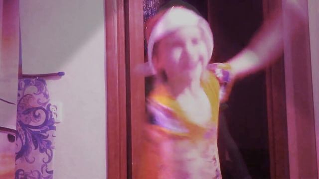 Новогодние танцы Анечки смотреть онлайн
