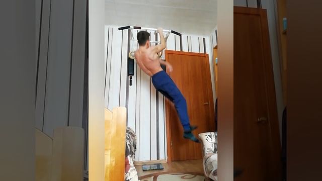Воркаутер сдаёт ГТО. Подтягиваниания на ОДНОЙ РУКЕ. Прыжок на 1 ноге. 8 L-подт. на 1 руке. Горизонт смотреть онлайн