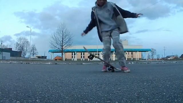 День первый.Учусь делать попшавит и олли на ходу. смотреть онлайн