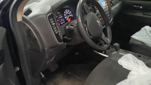 Газ на Mitsubishi Outlander 2.4 2018 року смотреть онлайн