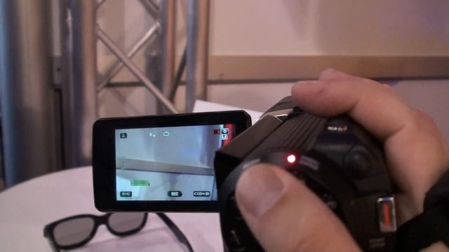 3D videokamera JVC GS-TD1 [CES] смотреть онлайн