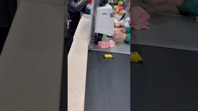 Что будет если купить одну конфету в пятерочке?