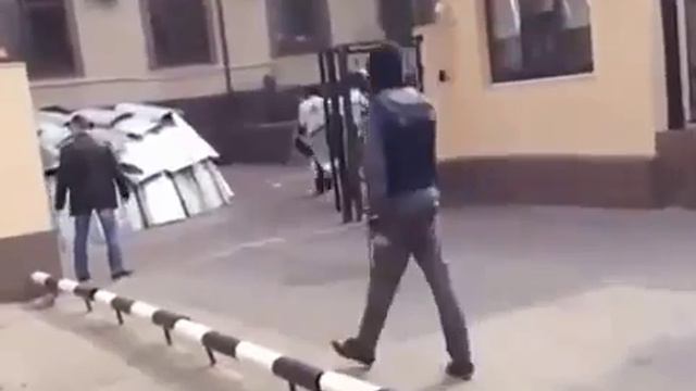 Донецк Народ Позорит Ментов Стоящих Раком Перед "Киевом"!!! смотреть онлайн