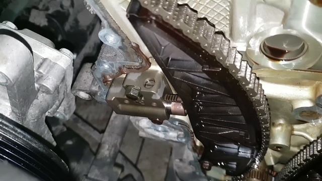 Киа с пробегом 430000км. Первая замена цепи ГРМ, есть ли задиры. Что там под клапанной крышкой? смотреть онлайн