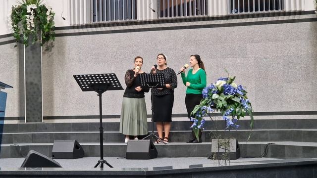 "Здесь на Земле где ты живёш" сёстры из Украины смотреть онлайн