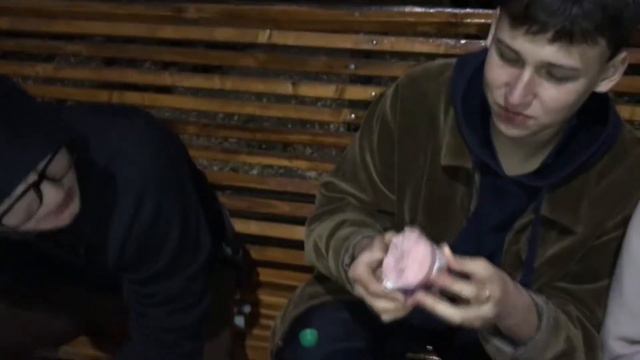 ЧЕЛЛЕНДЖ/КТО БЫСТРЕЕ СЪЕСТ КОЛБАСУ И ВЫПЬЕТ 0.5 SPRITE/CHALLRNGE смотреть онлайн