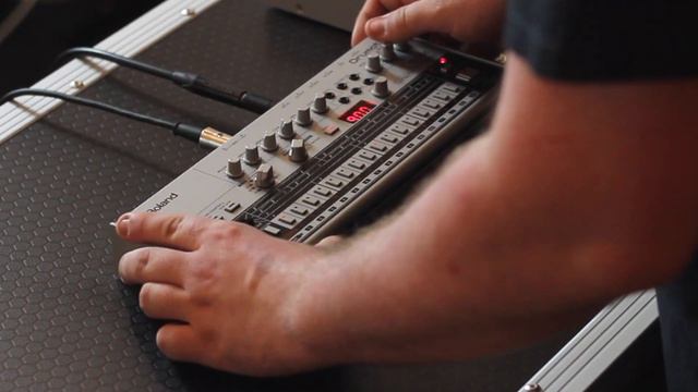 Roland TR-06 Drum Machine смотреть онлайн