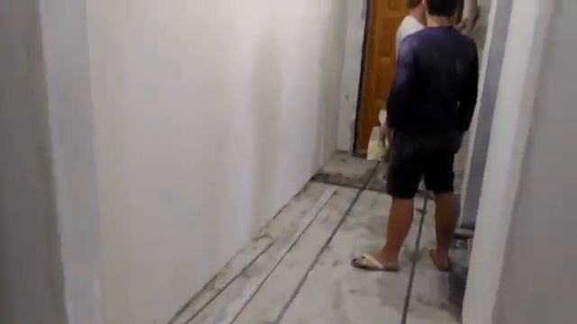 20 день ремонта, выравнивание пола в коридоре смотреть онлайн