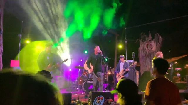 K Bong - Smiles On Faces Live смотреть онлайн