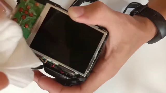 How To Clean Nikon COOLPIX L320 Camera Screen