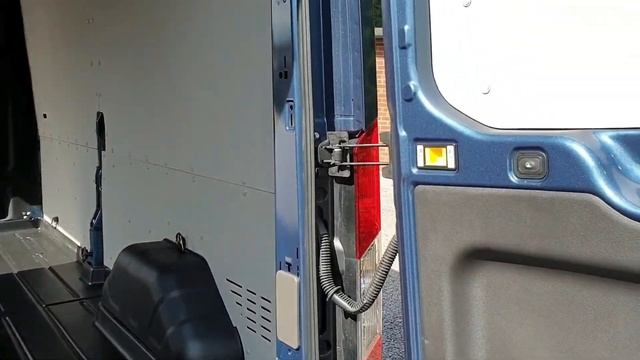 Ford Transit 350 L3 H2 Trend W/Air - 130ps Euro 6 - Manual FWD - Un-Registered model Delivery MILES смотреть онлайн