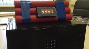 Fake bomb with timer (бомба с таймером, игрушечная)