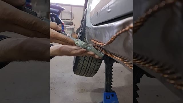 Рихтовка сильно замятого порога на автомобиле. смотреть онлайн