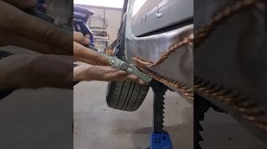 Рихтовка сильно замятого порога на автомобиле.