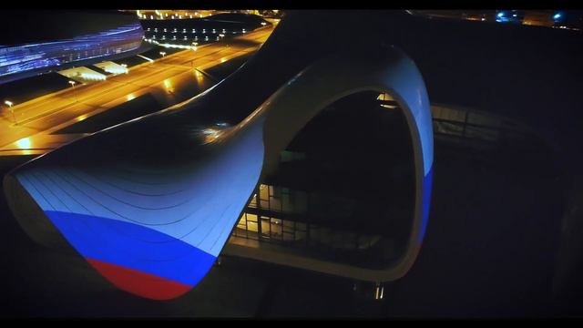 Видеопроекция флага России на здании Центра Гейдара Алиева смотреть онлайн