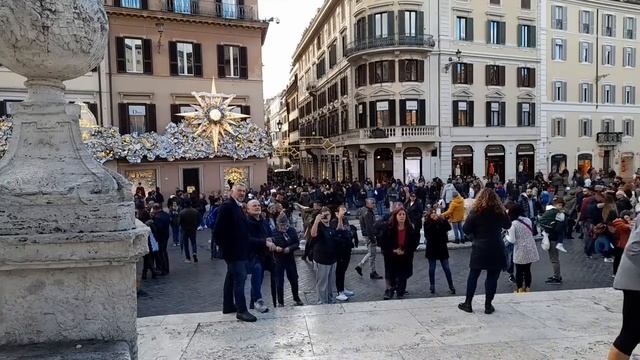Рим, ноябрь 2022 год. Рим украшают к Рождеству. Площадь Испании смотреть онлайн