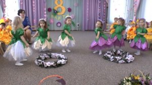 Танец цветов. Ясельная группа детсада № 160 г. Одесса 2017.