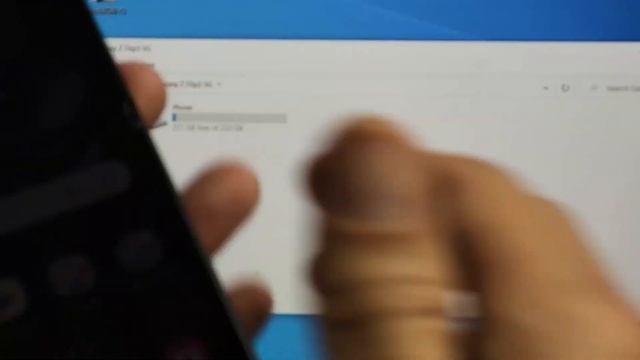 Galaxy Z Flip 3/4/5: How to Transfer Photos & Videos to Windows Computer or Laptop w/ Cable смотреть онлайн