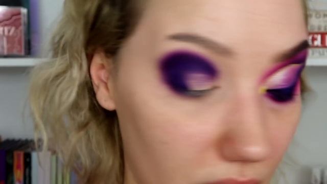 OMG! PLOUISE WATCH THE QUEEN CONQUER PALETTE SWATCHES & REVIEW | MAKEMEUPMISSA смотреть онлайн