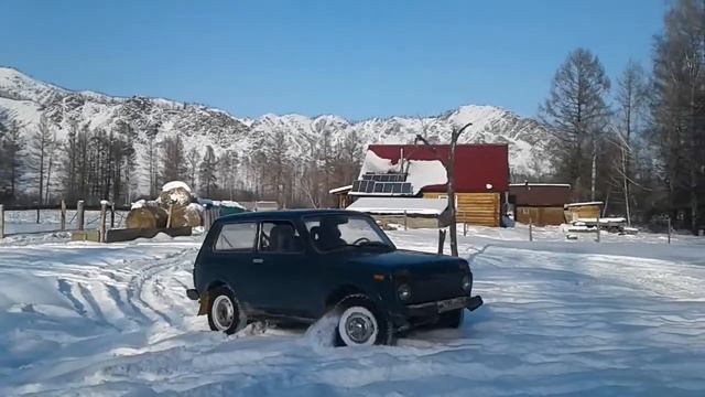 Таскаем тюки на Ниве смотреть онлайн