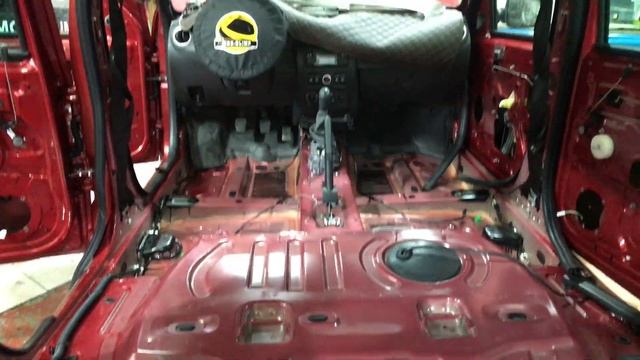 Уровень штатной ШВИ Лада Ларгус слаб, важные зоны кузова практически никак не защищены от шума смотреть онлайн