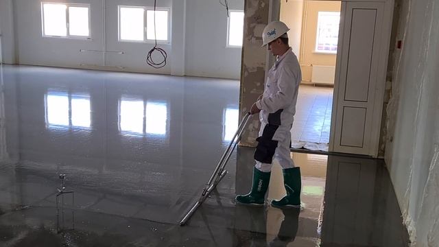 Наливной пол механизированным способом. 1200 кв.м за 10 часов смотреть онлайн