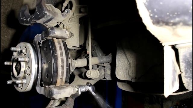 Hyundai ix35 Хендай Ай Икс 35 2011 года Замена передних тормозных колодок смотреть онлайн