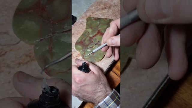 Реставрация старинной плакетки из оникса. смотреть онлайн