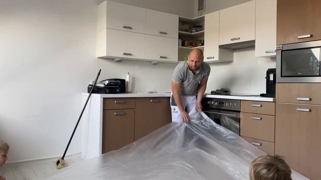 VLOG: БЮДЖЕТНЫЙ РЕМОНТ КВАРТИРЫ СВОИМИ РУКАМИ ( КРАСИМ СТЕНЫ ) смотреть онлайн