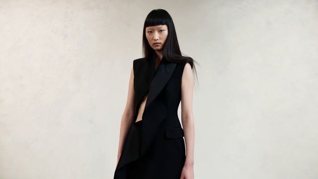 Alexander McQueen | Pre-Autumn/Winter 2023 Womenswear Collection.