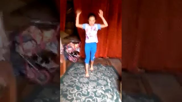 Как правильно встать на руки? смотреть онлайн