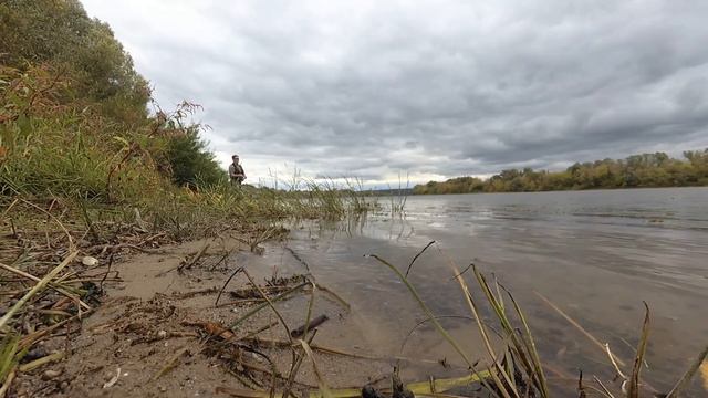 ЗА СУДАКОМ! Спиннинг на перекате! река ОКА смотреть онлайн
