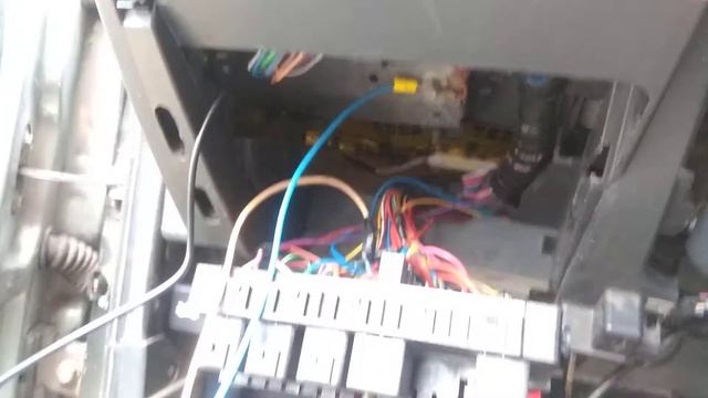 установка и прокладка кабеля видеорегистратора AZDOME GS65H в ПРИОРУ ВАЗ 2170 смотреть онлайн