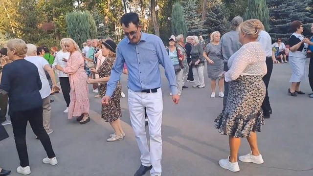 ЕСЛИ В СЕРДЦЕ ЖИВЕТ ЛЮБОВЬ ТАНЦЬІ В ПАРКЕ ГОРЬКОГО ХАРЬКОВ СЕНТЯБРЬ 2023 смотреть онлайн