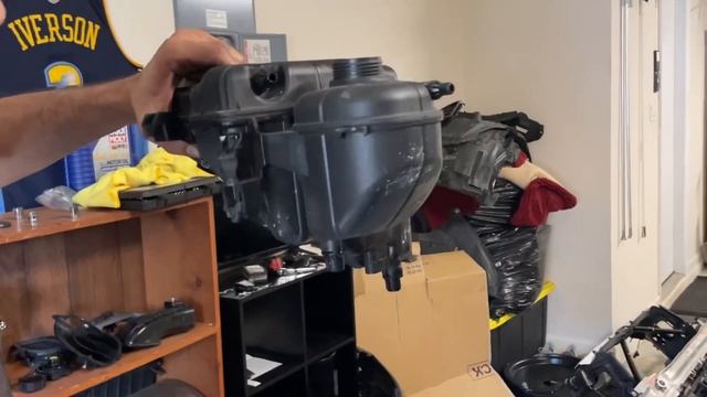 BMW G30 : EXPANSION | COOLANT TANK REPLACEMENT смотреть онлайн