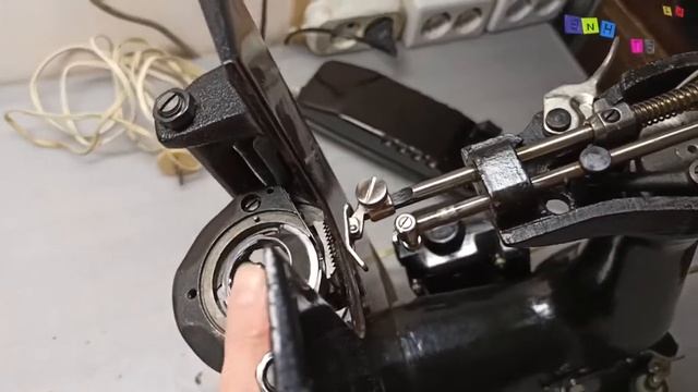 Ремонт машинки Подольская 2М. Рвёт нитку, ломает иглу. смотреть онлайн